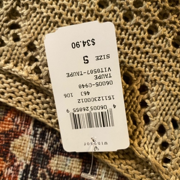 NEW WITH TAGS Gold knit Windsor sweater - Picture 2 of 2